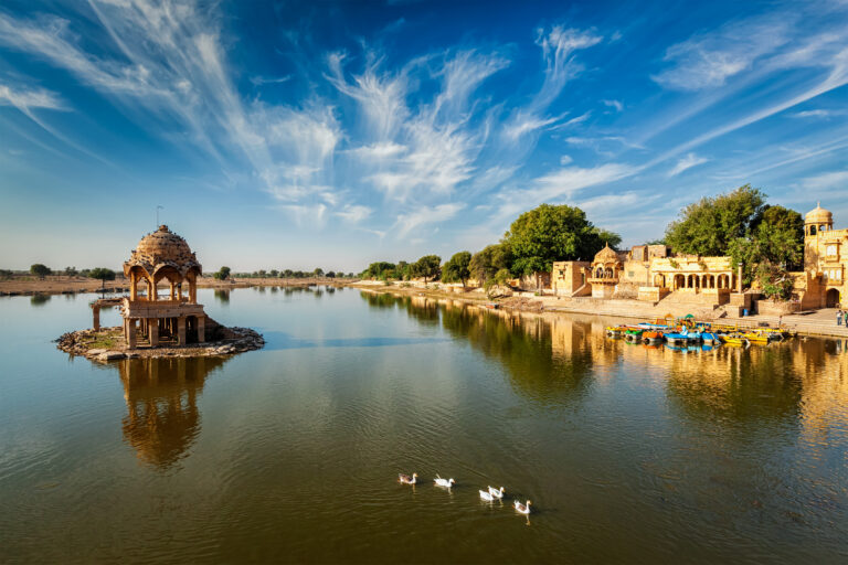 indian-landmark-gadi-sagar-in-rajasthan